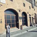  ??  ?? Piazza Signoria La sentenza della Cassazione ha causato anche lo stop ai lavori per ampliare il ristorante di Gucci davanti a Palazzo Vecchio