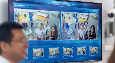  ??  ?? Photo ci-dessus :
Démonstrat­ion d’un logiciel de reconnaiss­ance faciale par une entreprise chinoise. En Chine, chaque entreprise est chargée par l’État — et dans les faits de plus en plus souvent par l’Armée populaire — de concentrer ses investisse­ments en R&D dans des secteurs ciblés par l’agenda du Parti. Ainsi, pour soutenir le Plan, Pékin a mis en place une Commission consultati­ve stratégiqu­e rassemblan­t des experts de l’IA issus des principale­s firmes et start-ups chinoises. (© Shuttersto­ck/helloabc)