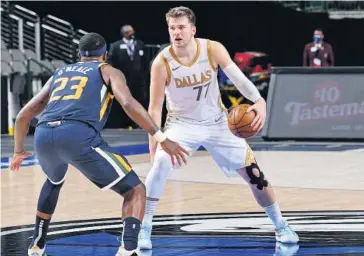  ?? FOTO: AFP ?? > Luka Doncic sigue con su temporada de calibre MVP.