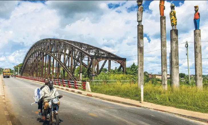  ?? ?? In Kamerun ist die deutsche Kolonialze­it auch durch die Infrastruk­tur präsent.