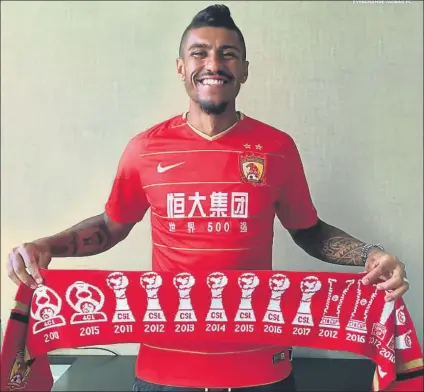  ?? FOTO: INSTAGRAM GUANGZHOU ?? Paulinho ya posó con la camiseta del Guangzhou aunque todavía no viajará hasta China para sumarse a su nuevo equipo