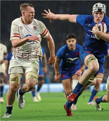  ?? ?? Four-gone conclusion: Thibaud Flament runs in to score France’s fourth try