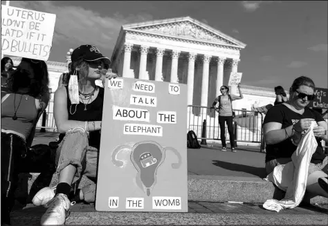  ?? ALEX BRANDON / ASSOCIATED PRESS ?? Demonstrat­ors protest May 4 outside of the U.S. Supreme Court in Washington. A draft opinion suggests the court is poised to overturn the landmark 1973 Roe v. Wade case that legalized abortion nationwide.