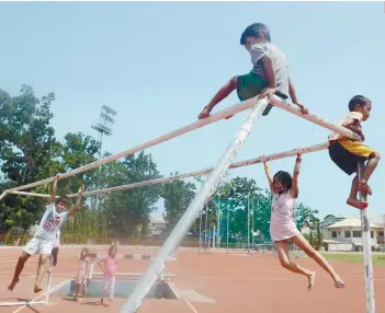  ?? SUNSTAR FOTO / ARNI ACLAO ?? KIDS WILL BE KIDS. They may have lost their homes or even loved ones when the landslide upended their lives last Sept. 20, but these kids at the Naga Central Elementary School have not lost their passion for play.