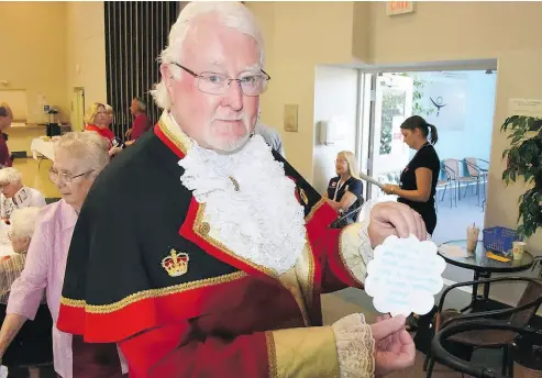  ?? SIDNEY.CA ?? Kenny Podmore, official town crier for Sidney, B.C., says allegation­s that he broke a crier’s “code of ethics” by endorsing the town’s incumbent mayor in the upcoming municipal election are “mindless.”