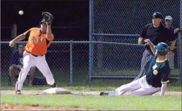  ?? BOB RAINES — DIGITAL FIRST MEDIA ?? Nor-Gwyn runner Jason Mills steals third base ahead of the throw to Norristown’s Matt Altieri.