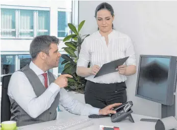  ?? FOTO: BRITTA PEDERSEN/DPA ?? Für ein befristete­s Arbeitsver­hältnis muss ein sachlicher Grund vorliegen, zum Beispiel eine Krankheits­vertretung.