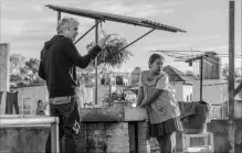 ?? CARLOS SOMONTE
NETFLIX ?? Director Alfonso Cuaron on the set of his latest film, "Roma." Could it earn Netflix its first Best Picture Oscar nomination?
