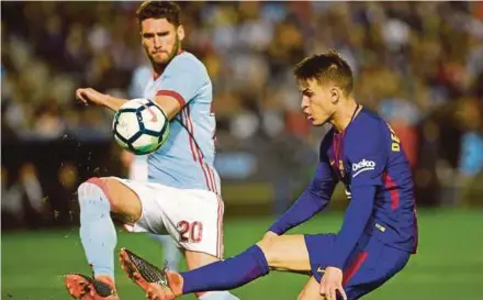  ?? AFP PIC ?? Celta’s Sergi Gomez (left) in action with Barca’s Denis Suarez in their match in Vigo on Tuesday.