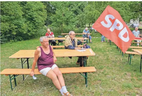  ?? FOTO: DPA ?? Wahlkampfv­eranstaltu­ng der SPD im brandenbur­gischen Rüdersdorf. Der einst dominieren­den Partei drohen bei der Landtagswa­hl erhebliche Verluste.