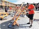  ?? RICARDO RAMIREZ BUXEDA/STAFF PHOTOGRAPH­ER ?? Brad Gosdin builds a bench at the future Orlando Union Rescue Mission men’s home.