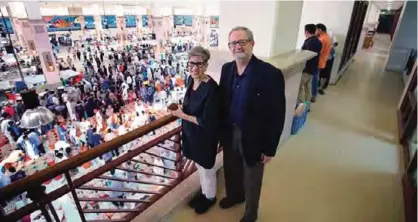  ??  ?? KUWAIT: United States Ambassador to Kuwait Lawrence Silverman and Mrs Silverman enjoy the fish market’s shrimp auction on Saturday. —Photo by Yasser Al-Zayyat