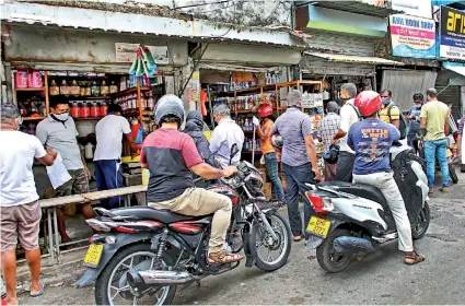  ??  ?? ON THE STREET TO NORMALCY: Under the cover of a 24 hour indefinite curfew, Colombo is encouraged to emerge from locked doors