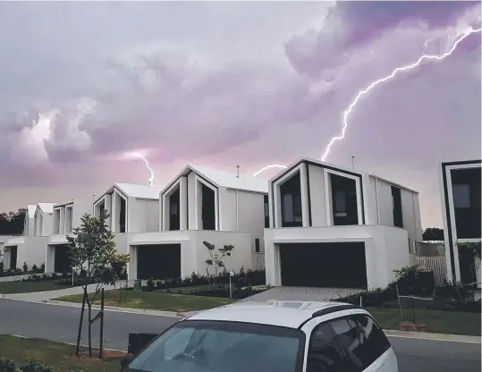  ?? Pictures: JAYDEN HEDLEY, KYARNA BURNS AND JADE SMITH ?? Lightning over Coomera during one of yesterday’s thundersto­rms; hailstones at Burleigh Waters and some of the damage to Jade Smith’s home.