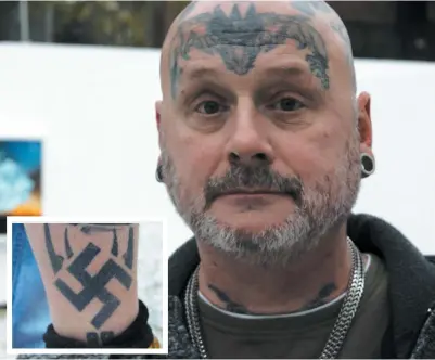  ??  ?? Pierre, 53 ans, reconnaît avoir battu des Noirs et des homosexuel­s au cours de son passé néonazi. Il souhaite maintenant mettre en garde contre la radicalisa­tion. En mortaise, un de ses tatouages.