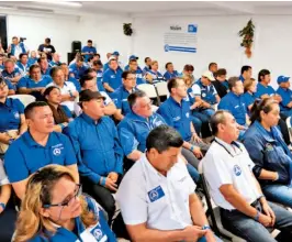  ??  ?? Asamblea. Al encuentro asistieron asambleíst­as de los 14 departamen­tos del país, a quienes la CEN les informó sobre el proceso interno de su partido.