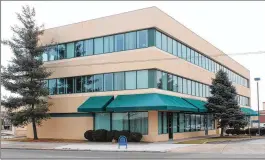  ?? CONTRIBUTE­D ?? A Moraine accounting firm will move into this downtown Dayton office building. RSM US will occupy two floors of the building at South Patterson Boulevard and Third Street, near Dayton Metro Library’s newly expanded main branch.