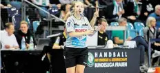  ?? BILI: IMAGO ?? Stressiger Job: Schiedsric­hterin Sarah Lange beim Handball-Bundesliga­spiel VfL Oldenburg gegen HSG Bad Wildungen Vipers