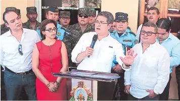  ?? FOTO: EL HERALDO ?? El presidente Juan Orlando Hernández se reunió con los miembros de Fusina y los alcaldes de los departamen­tos del sur.