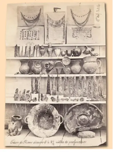  ??  ?? Below: Schliemann’s photo of Priam’s Treasure, from his Atlas Trojanisch­er Alterthümer (1874)