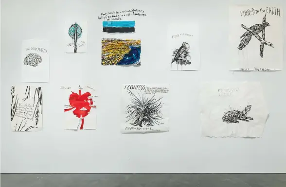  ??  ?? « Raymond Pettibon: A Pen of All Work ». Vue de l’exposition au / Installati­on view at New Museum, New York. 2017. (Ph. M. Hutchinson / EPW Studio) À gauche/ left: « No Title (The Rainmaker) ». 2019
Raymond Pettibon et Robert Storr au FILAF, Perpignan, 22 juin 2019. (© Pascal Ferro)