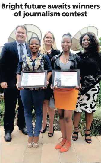  ?? PICTURE: DUMISANI DUBE ?? DESERVING: The Star’s editor Kevin Ritchie, left, with Boston Media’s Kerry Damons and Lydia Banda, celebrate with young journalist award winners Dimpho Maja and Chantal Morifi.
