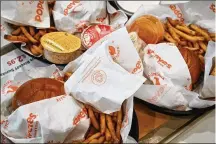  ?? MARY TURNER / THE NEW YORK TIMES ?? Meals served at Popeyes at the Westfield Stratford City shopping mall in East London, on Saturday. Curious customers waited for hours at the shopping mall to get a taste of the Louisiana-based restaurant’s fried chicken.