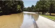  ?? Alan Fossler / Houston Chronicle ?? Spring Creek flooded roads around The Woodlands on May 28, including the north and southbound lanes of Gosling Road, just south of Flintridge Drive.