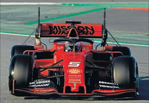  ??  ?? INNOVACIÓN. El alerón delantero de Ferrari para la temporada 2019 es el que más ha llamado la atención de toda la parrilla.