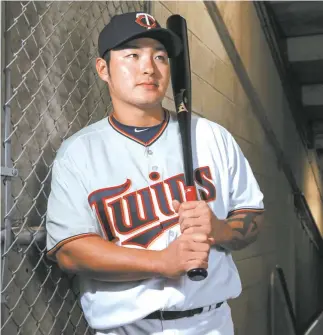  ?? AFP-Yonhap ?? Park Byung-ho of the Minnesota Twins poses for a portait during a MLB photo day at CenturyLin­k Sports Complex Hammond Stadium in Fort Myers, Fla., Thursday.