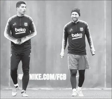  ?? Andreu Dalmau EPA / Shuttersto­ck ?? BARCELONA’S Luis Suarez, left, and Lionel Messi attend practice at Joan Gamper sports city in Barcelona, Spain. Suarez and Messi are tied for the La Liga lead with nine goals each. Messi also has five assists.