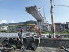  ?? Ansa ?? Risarcimen­ti Il troncone del ponte Morandi