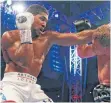  ?? FOTO: DPA ?? Anthony Joshua (links) lässt Alexander Powetkin am Ende keine Chance.