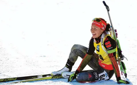  ?? Foto: Franck Fife, afp ?? Knapp geschlagen, trotzdem glücklich: Laura Dahlmeier holt WM Silber im Sprint.