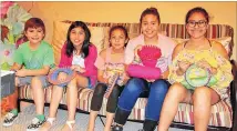  ?? JOHANES ROSELL /MUNDO HISPANICO ?? A group of Latino children are sewing hats for kids who are losing their hair as a result of cancer.