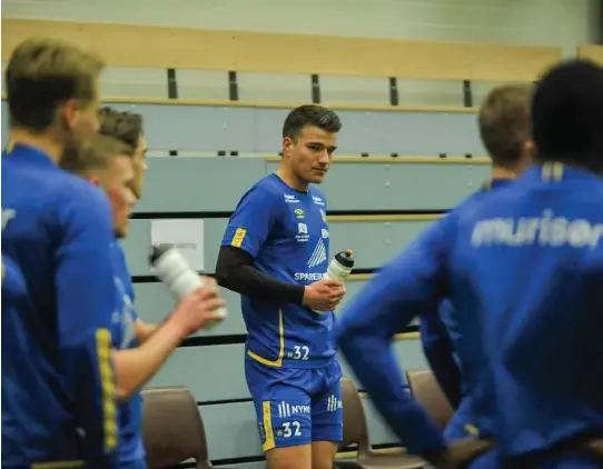  ?? FOTO: THOMAS SKJEGGEDAL THORSEN ?? PÅ PLASS: Kristian Novak er ny Jerv-spiller og trente med klubben i Normisjons­hallen tirsdag. Midtstoppe­ren kommer fra 1. divisjonsk­ollega Grorud.