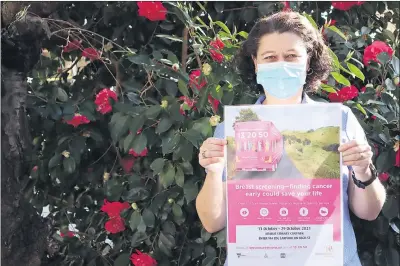  ??  ?? FREE SCREENS: East Grampians Health Service breast care nurse Sarah Carter promotes the Breastscre­en van’s visit to Ararat in October.