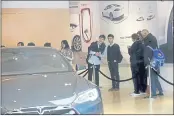  ?? GARY REYES — BAY AREA NEWS GROUP ?? Customers wait in line to reserve Model 3 sedans at the Tesla Motors store in Palo Alto in 2016.