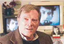  ?? Kathy Willens, Associated Press file ?? Documentar­y filmmaker D.A. Pennebaker is flanked by 35-yearold images of Bob Dylan in his New York editing suite in 2000.