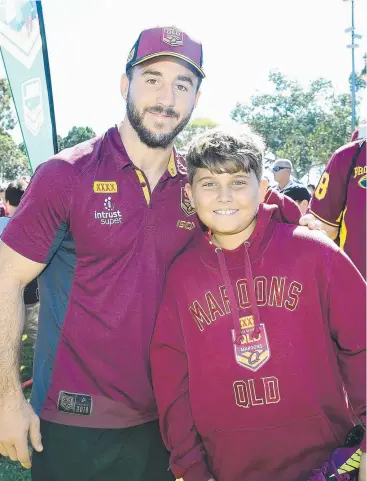  ?? Picture: BRADLEY KANARIS/GETTY IMAGES ?? FUEL IN TANK: Ben Hunt poses for a photo with young fan Tyler Cora during a Queensland Maroons dan day in Hervey Bay.