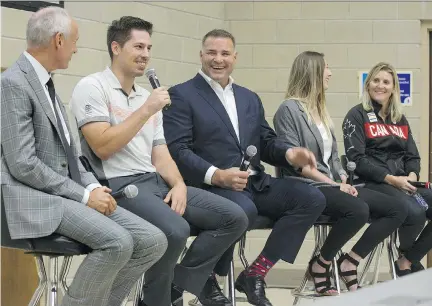  ?? PHOTOS: DEREK RUTTAN ?? San Jose Sharks forward Logan Couture, second from left, speaks during a panel on concussion­s during a conference Wednesday at Western University in London, Ont. The other panel members were, from left, hockey broadcaste­r Ron MacLean; former NHL player...