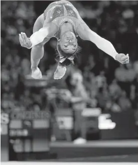  ?? Foto: Efe ?? Simone Biles, en pleno salto en uno de sus ejercicios.