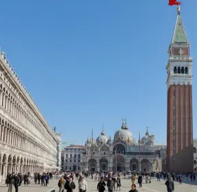  ??  ?? Venezia Fondata nel 421, caduta nel 1797, Venezia oggi conta 54 mila abitanti e 20 milioni di turisti