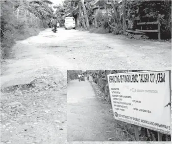  ?? (JUN MIGALLEN) ?? MAKITA ning hulagwaya ang grabe nga kagusbat sa dalan sa Sityo Dapdap ug Cabutoy, Barangay Pook, Talisay City. Sa inset photo, makita usab ang hamubo nga pag-aspalto sa maong dalan nga giingong wa tiwasa sa kontraktor ug ingon makita ang billboard nga...