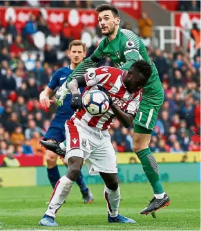  ?? — Reuters ?? A complete team: Tottenham’s Hugo Lloris (top) believes Tottenham have the quality, the right spirit and experience in the English Premier League.