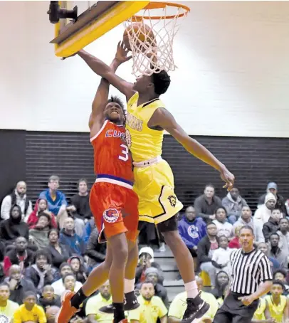  ?? WORSOM ROBINSON/FOR THE SUN-TIMES ?? Curie’s DaJuan Gordon (3) is fouled by Orr’s Greg Outlaw as he goes up for a dunk Thursday.