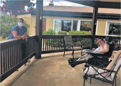  ?? NICOLE SULLIVAN • CAPE BRETON POST ?? Maple Hill Manor resident Paula Hutchinson, right, and her former neighbour Bobbie Macdonald were catching up during a visit on July 3, in the courtyard at the facility.