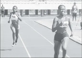  ?? ?? Nalicia Glen on her way to winning the girls 200m race yesterday. (Emmerson Campbell photo)