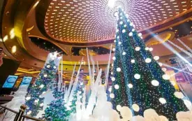  ??  ?? Winter Wonderland-inspired display at the entrance of City of Dreams Manila