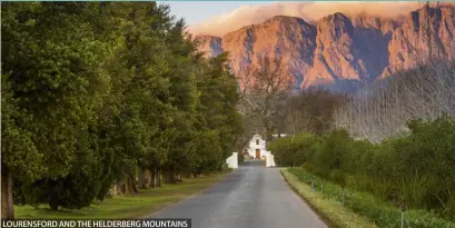  ??  ?? LOURENSFOR­D AND THE HELDERBERG MOUNTAINS